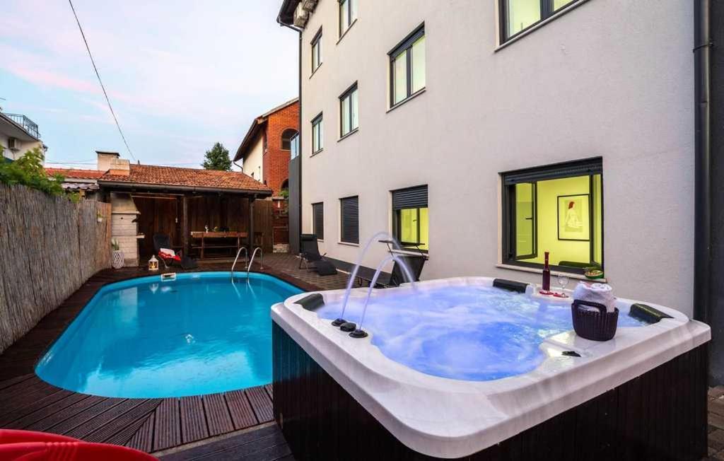 Apartmani Antoneta Kaštela Esterno foto